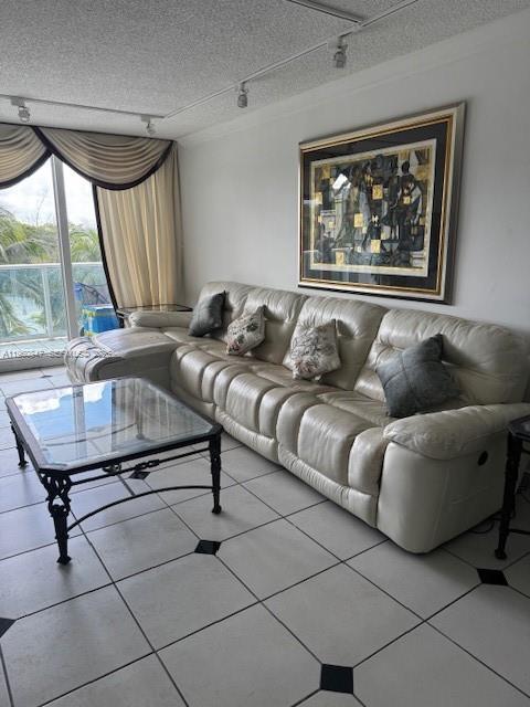 Foto del edificio - 100 Bayview Dr