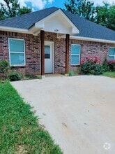 Building Photo - 429 Brentwood Dr