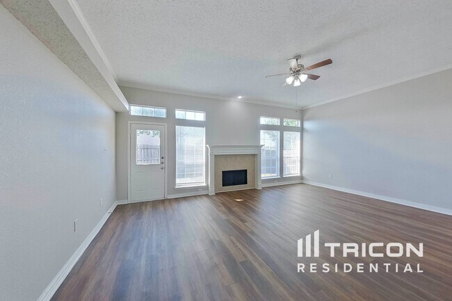 Foto del edificio - 1362 Meadow Creek Dr