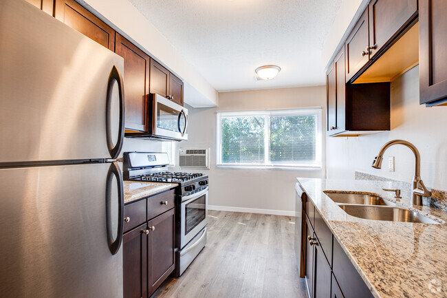 1BR, 1BA - Kitchen - Riverwood Estates