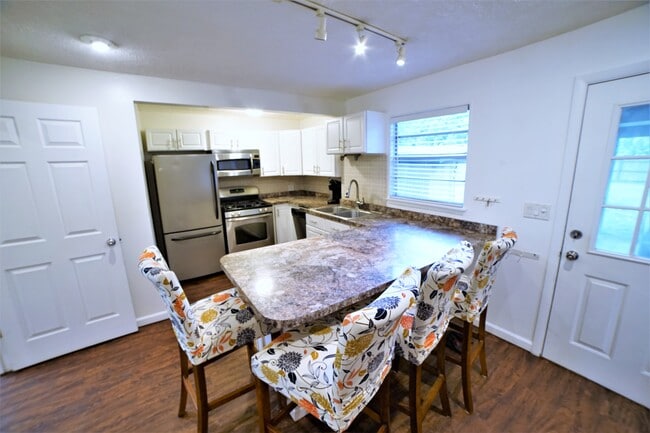 Seats up to 4 - 690 NE 23rd Ave