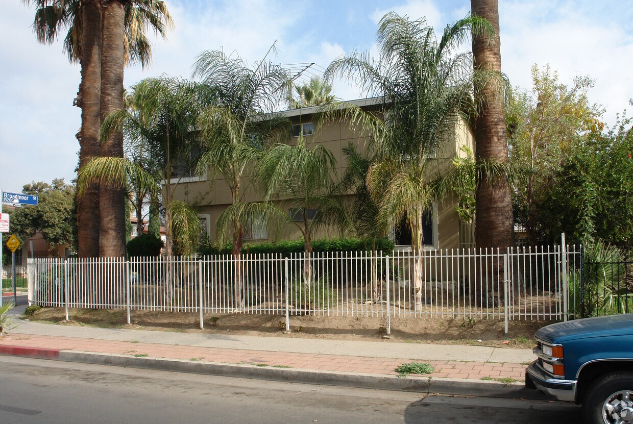 Building Photo - 8956 Columbus Ave