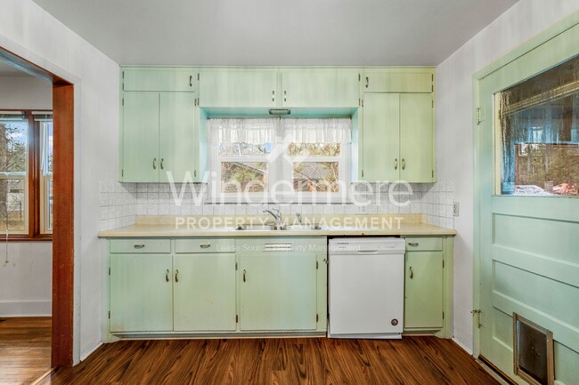 Building Photo - 10125 N Whitworth Dr