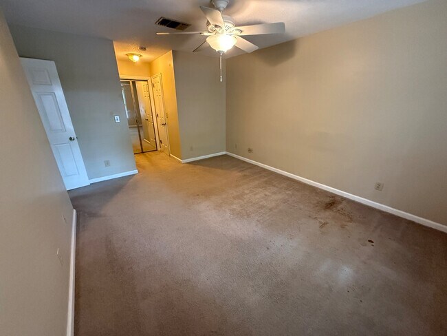 Foto del edificio - 2040 Woodlawn Dr SW