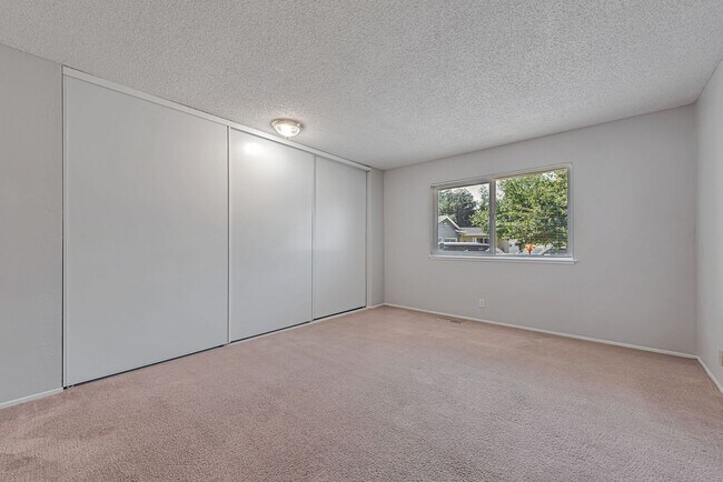 Building Photo - Vasona Court 625-627