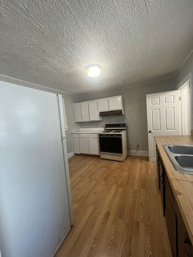 Foto del edificio - 4611 Pine Ave