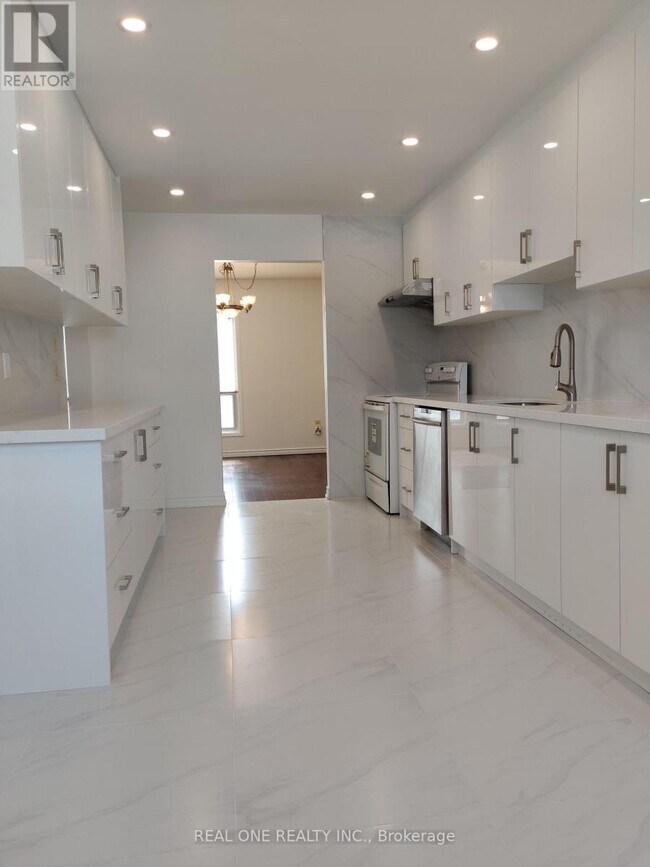 Photo du bâtiment - 646 Village Pkwy