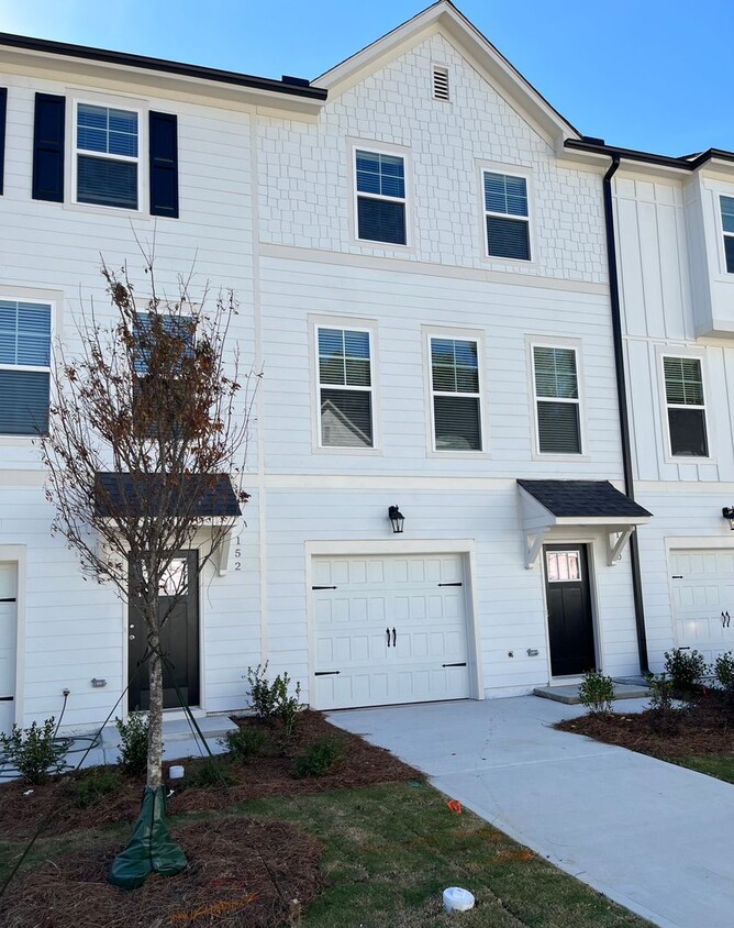 Foto principal - Newly Constructed 4bd/3.5ba Minutes From A...