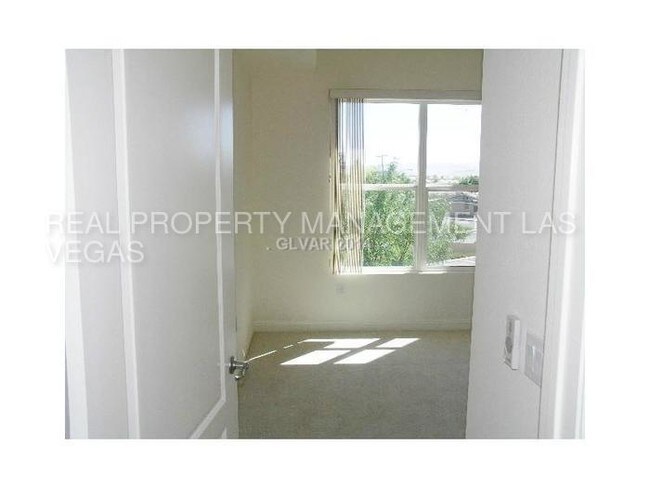 Building Photo - 62 E Serene Ave