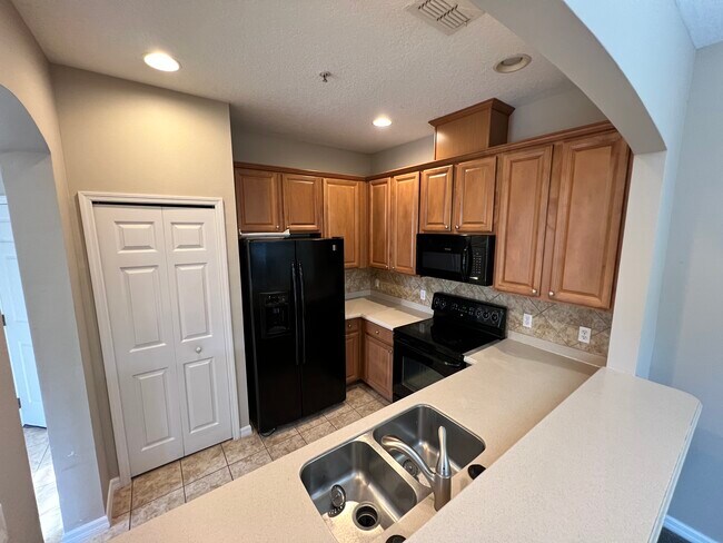 Foto del edificio - 103 Royal Crest Ct