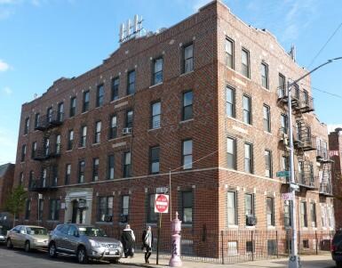 Primary Photo - 1049 Glenmore Ave