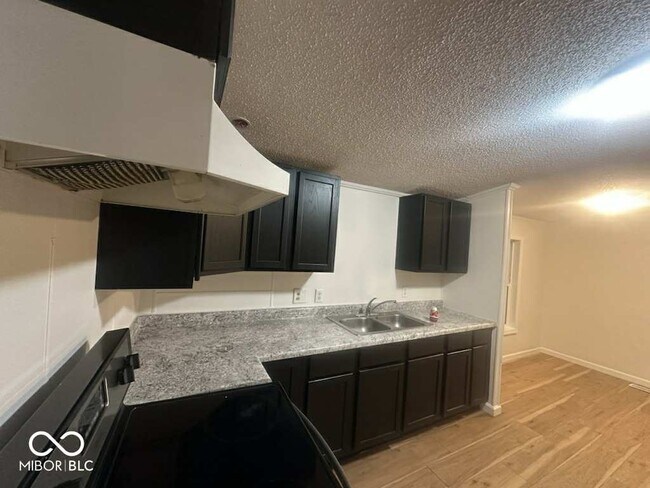 Foto del edificio - 9318 Elmtree Ct