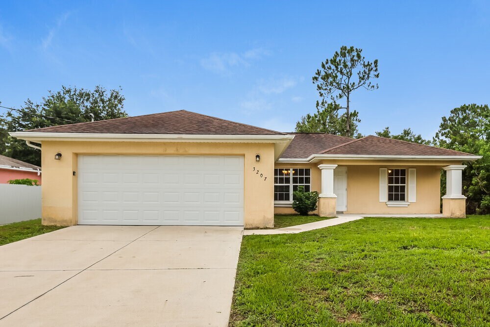 Foto principal - 3207 46th St W
