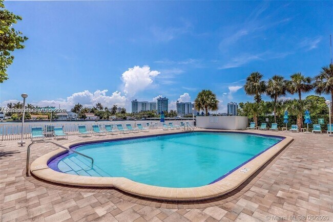 Foto del edificio - 1455 N Treasure Dr