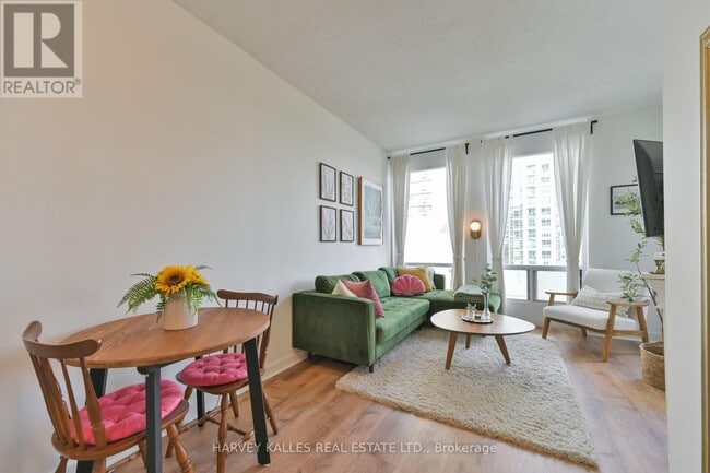 Building Photo - 85 Bloor St E