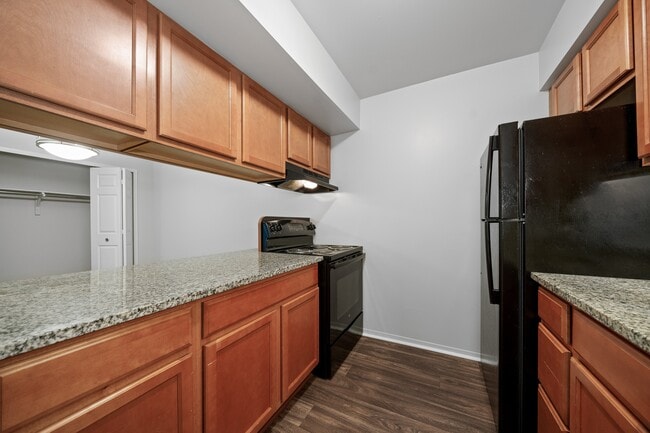 Building Photo - Woodland Villa Apartments