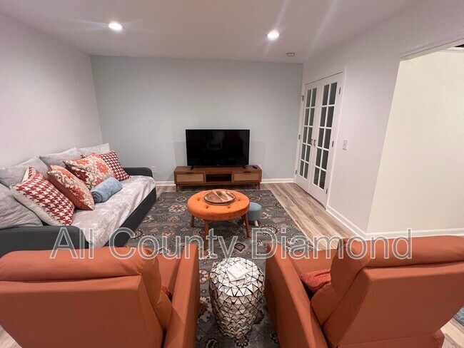 Foto del edificio - 4725 Bay Point Rd