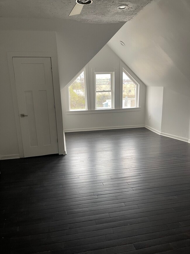 Building Photo - 2832 Stanton Ave