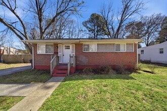 Building Photo - 613 Normandy St