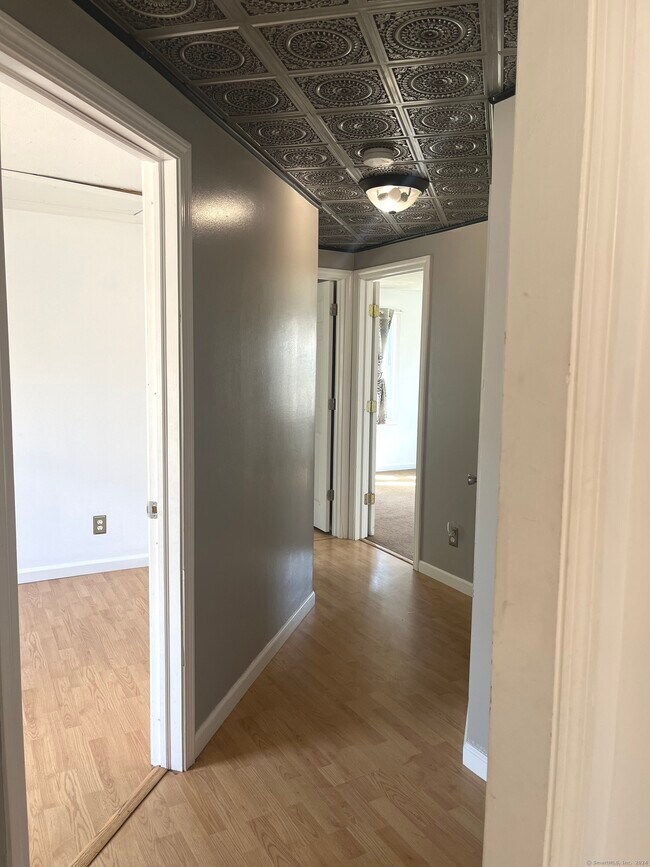 Building Photo - 9 E Summer St