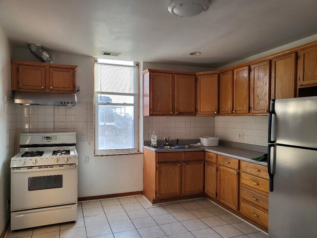 Building Photo - 2843 S Archer Ave