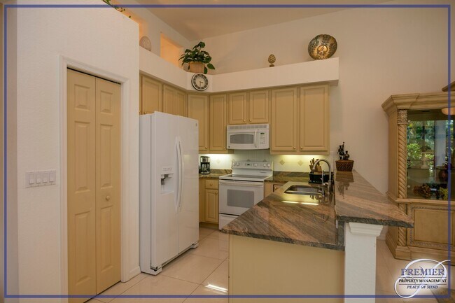 Foto del edificio - ** FIDDLER'S CREEK** POOL HOME - 3 BED / 2 BATH -