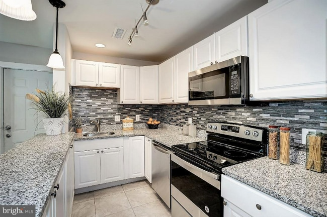 Building Photo - 319 Burns St SE