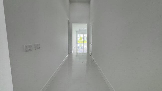 Building Photo - 5722 Aleppo Pl