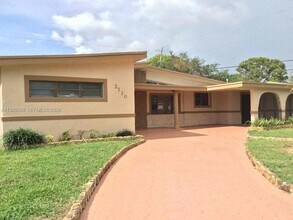 Building Photo - 2110 NW 185th St