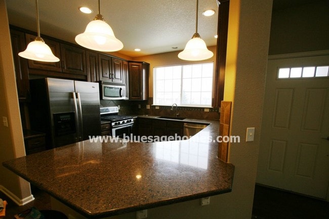Building Photo - Beautiful Townhome in Wildgrass
