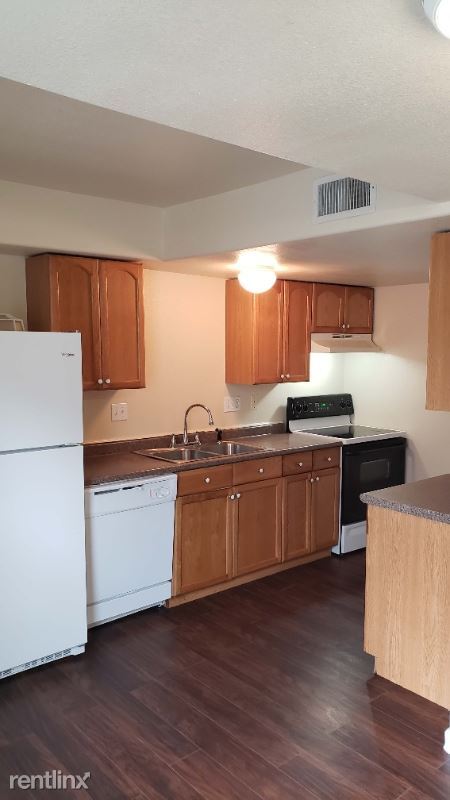 Foto del edificio - 23444 Albert Dr