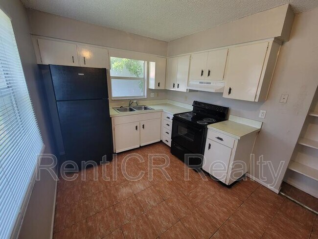 Foto del edificio - 3135 Pine Tree Ave