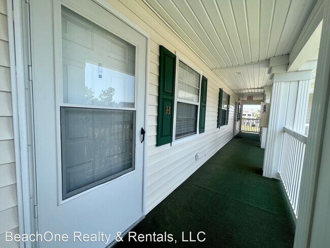 Building Photo - 1 br, 1 bath House - 673 Tupelo Lane #19H