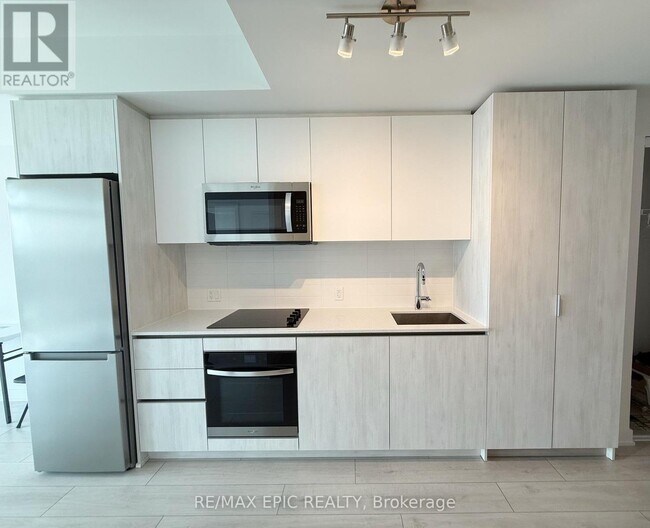 Photo du bâtiment - 5858 Yonge St