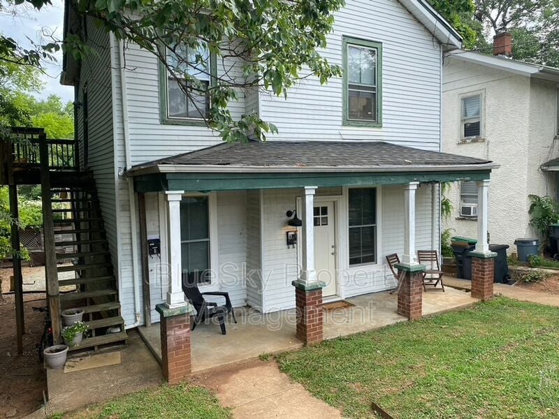 Primary Photo - 705 Maple St