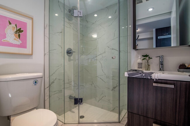 Building Photo - E18HTEEN