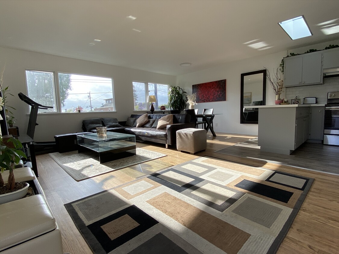 living room - 1411 Northside Ave