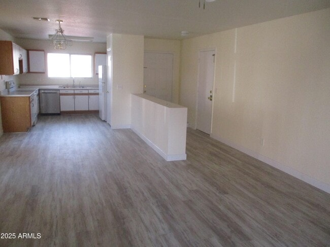 Building Photo - 2350 E Spruce Dr