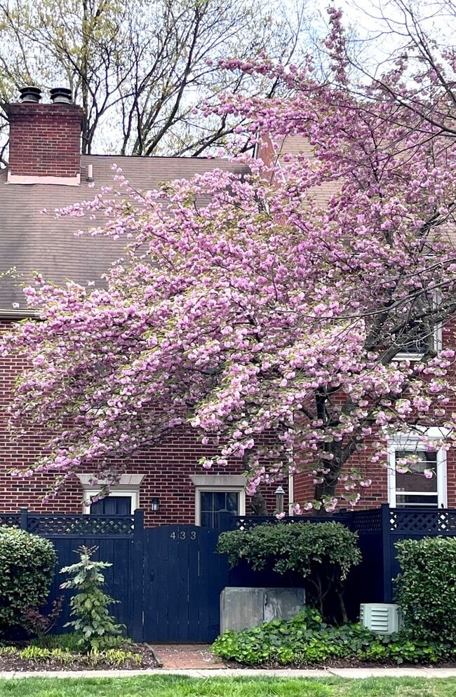 Foto del edificio - Charming 2 Bedroom 2.5 Bath Townhouse In O...
