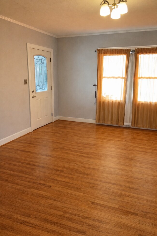 Foto del edificio - "Charming 3-Bedroom Oasis on Sunset Avenue – 1892 Sq. Ft. of Comfort and Style in Pasadena!"