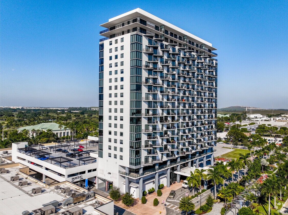 5300 Paseo Apartments in Doral, FL