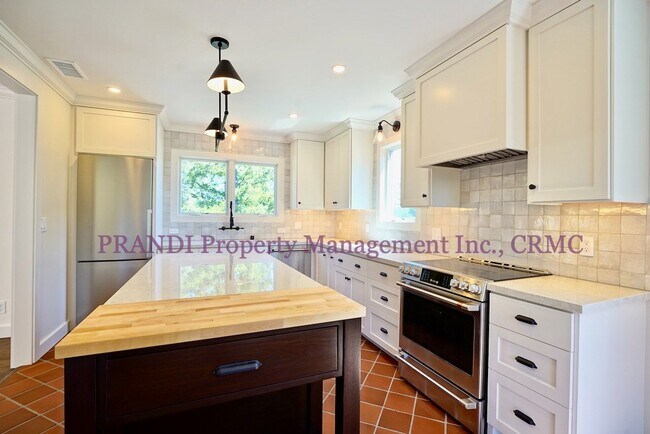 Foto del edificio - Freshly Renovated, Gorgeous Single Family ...