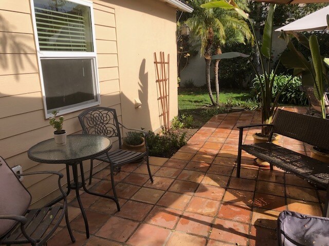 Front of Guest House - 11275 La Maida St