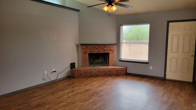 Building Photo - Beautiful Home! Available Spring 2026!