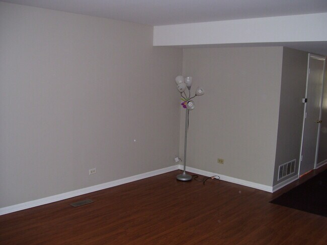 Foto del edificio - 260 Juniper Ln