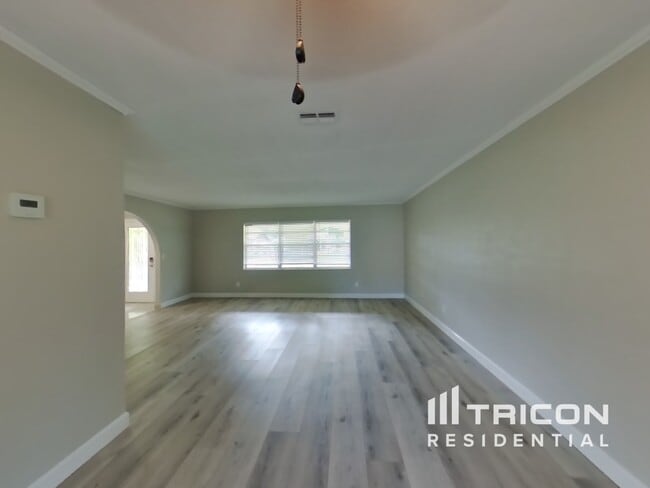 Building Photo - 361 Sagewood Dr