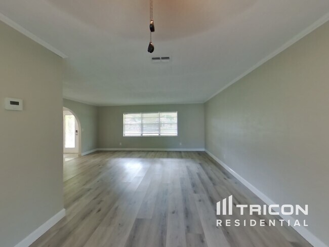 Foto del edificio - 361 Sagewood Dr