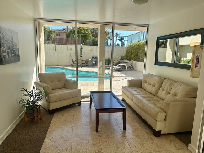 Building Photo - North Park 2bed/2bath with parking