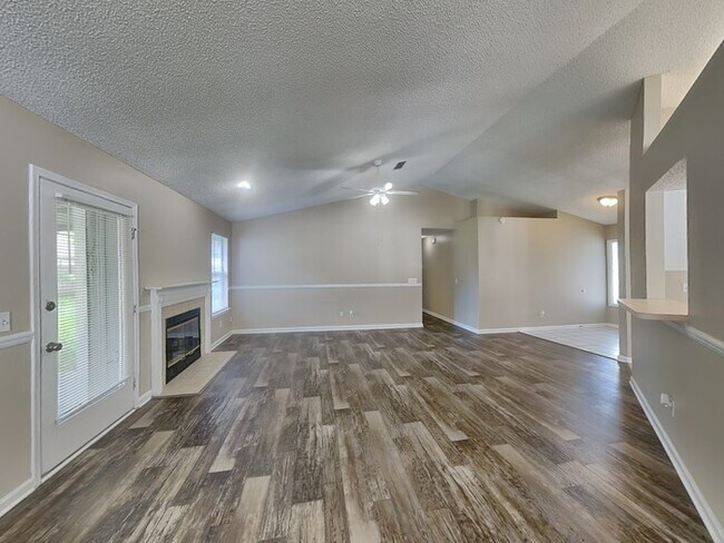 Foto del edificio - 315 Springfield Ct