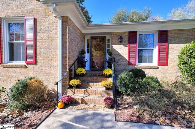 Foto del edificio - 104 Middle Brook Rd